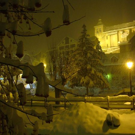 Hotel Valle De Izas Сальент-де-Гальего Экстерьер фото