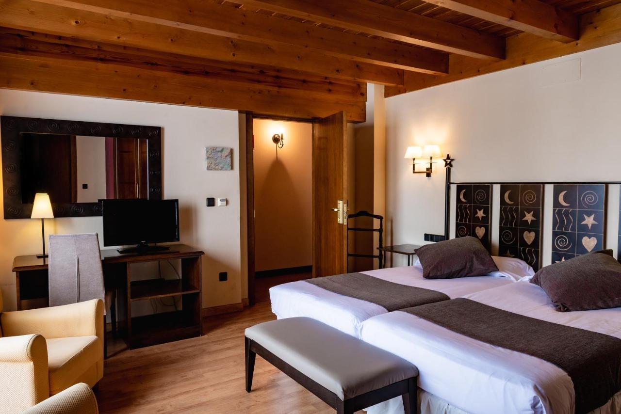 Hotel Valle De Izas Сальент-де-Гальего Экстерьер фото