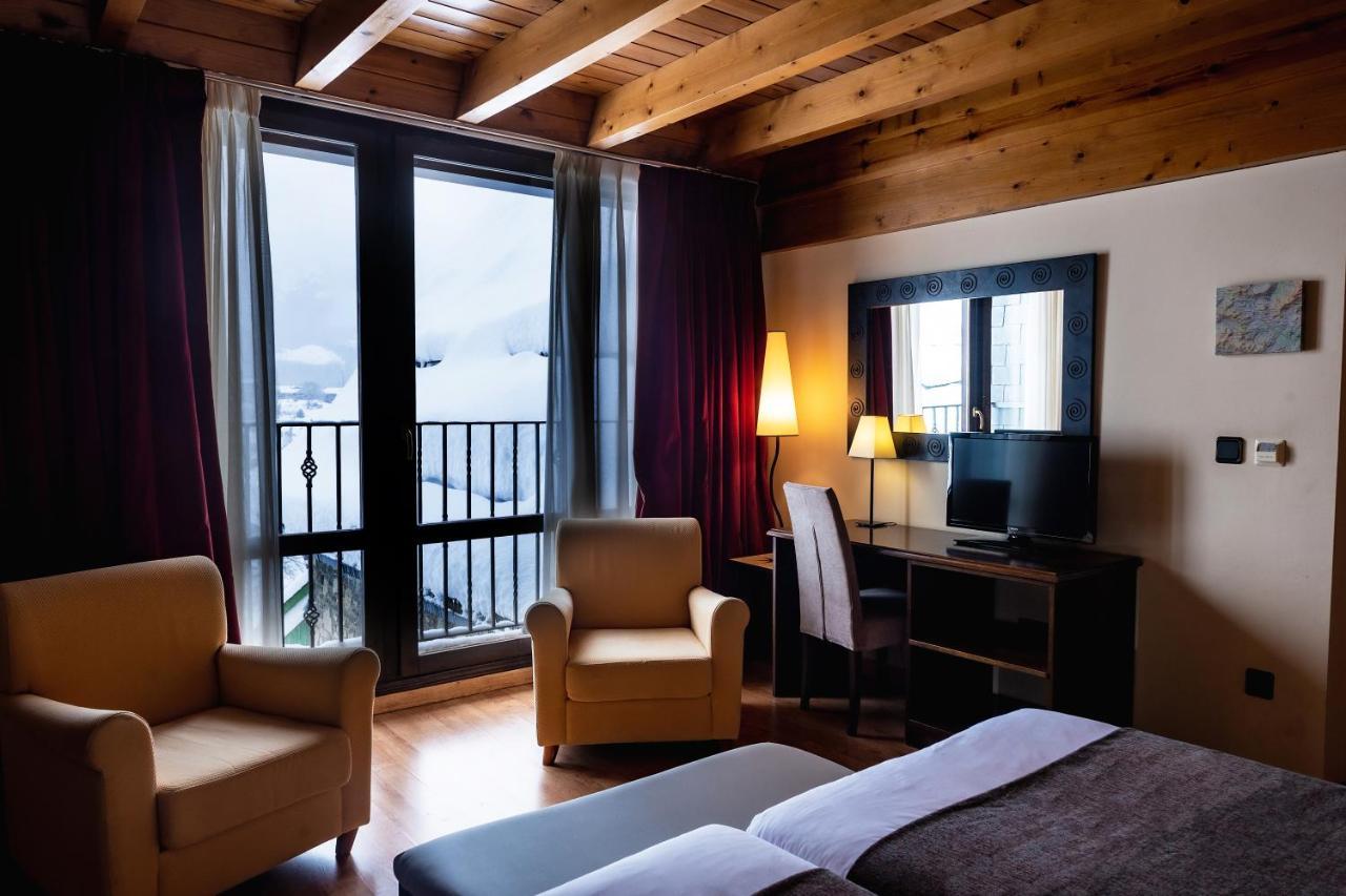 Hotel Valle De Izas Сальент-де-Гальего Экстерьер фото
