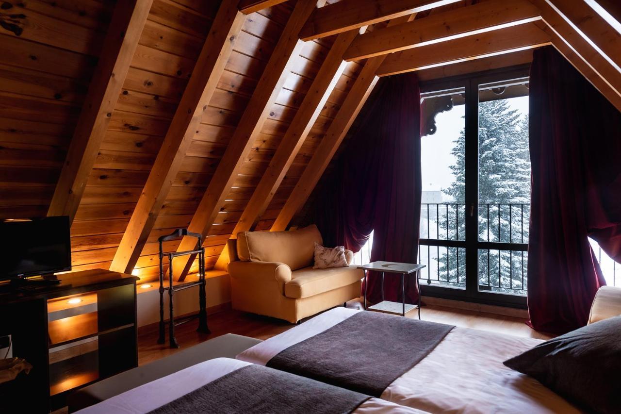 Hotel Valle De Izas Сальент-де-Гальего Экстерьер фото
