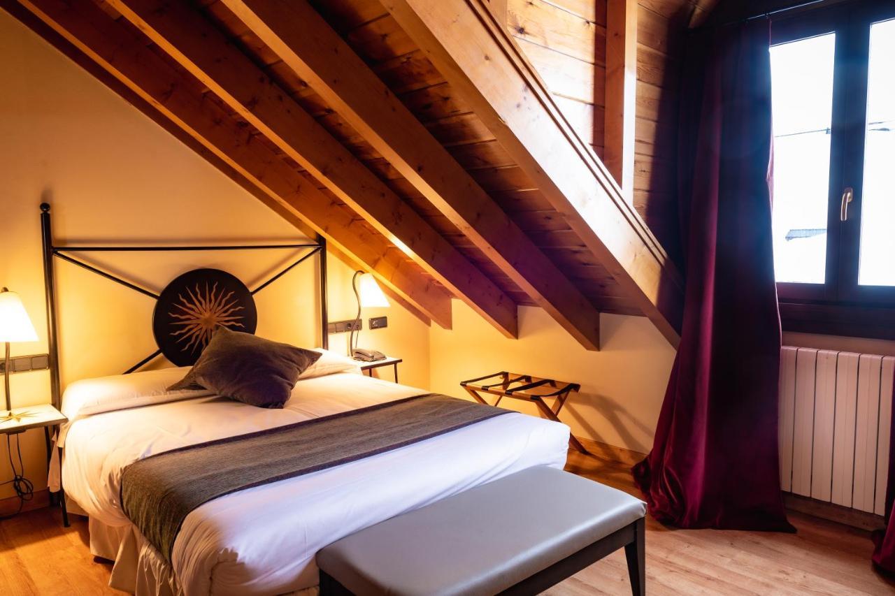 Hotel Valle De Izas Сальент-де-Гальего Экстерьер фото
