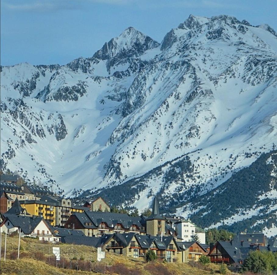Hotel Valle De Izas Сальент-де-Гальего Экстерьер фото