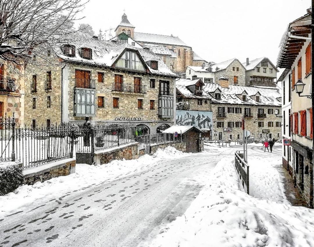 Hotel Valle De Izas Сальент-де-Гальего Экстерьер фото
