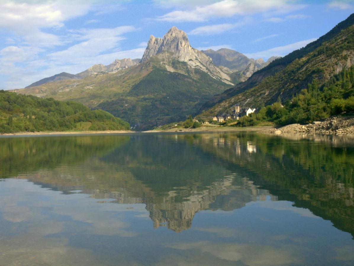 Hotel Valle De Izas Сальент-де-Гальего Экстерьер фото