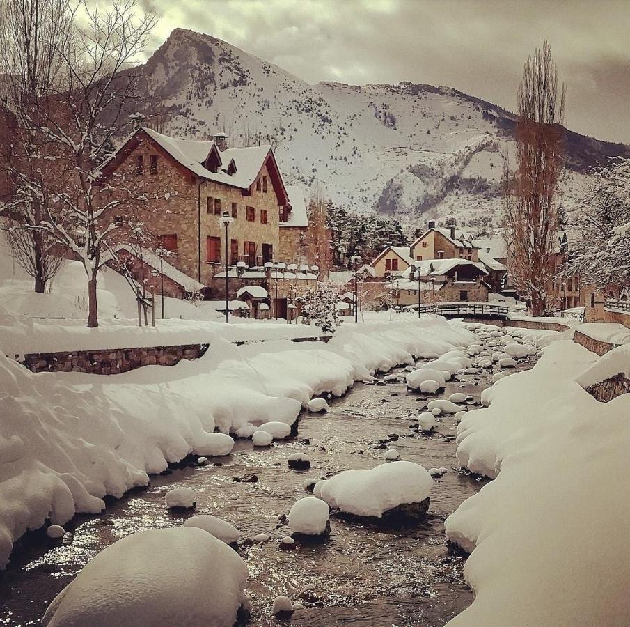 Hotel Valle De Izas Сальент-де-Гальего Экстерьер фото